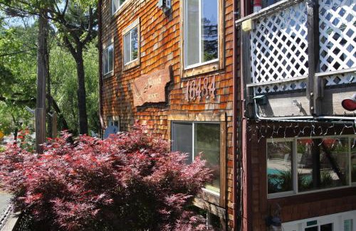 Guerneville Complejo | The Woods Hotel - Gay LGBTQ Cabins