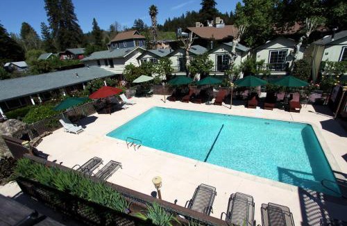 Guerneville Complejo | The Woods Hotel - Gay LGBTQ Cabins