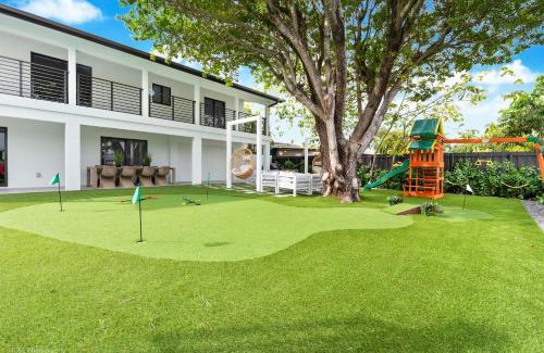 Ludlam Casa | The World 9bdroom Heated Pool with Mini Golf and Canal View