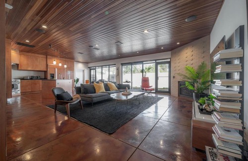 Hyde Park Casa | The Wright Place A Hyde Park Pool Home