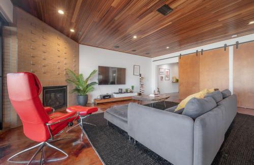 Hyde Park Casa | The Wright Place A Hyde Park Pool Home