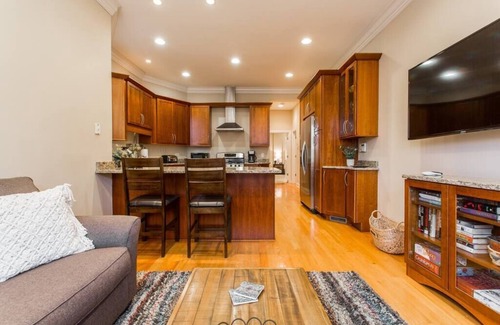 Wrigleyville Apartamento | The Wrigleyville Deluxe -Steps from Wrigley Sleeps 10