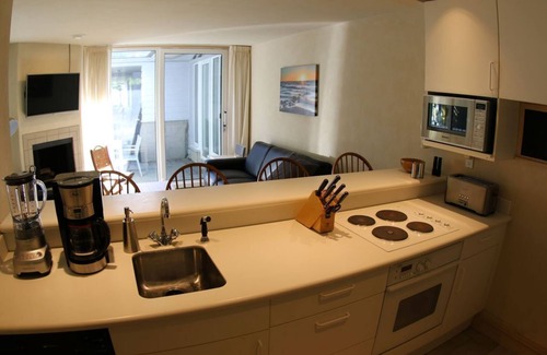 Tofino Casa | The Yacht House, Tofino B.C.
