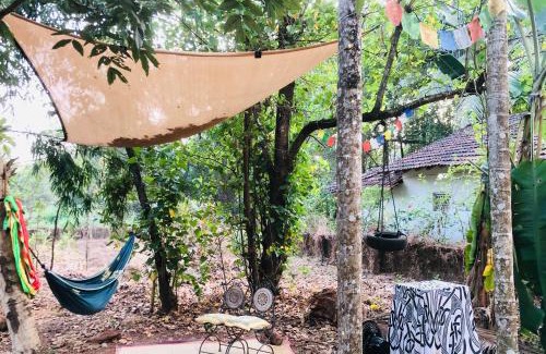 Mandrem Casa | The YelloMello HomeStay 1BHK fast Wi-Fi AC Pet-Friendly