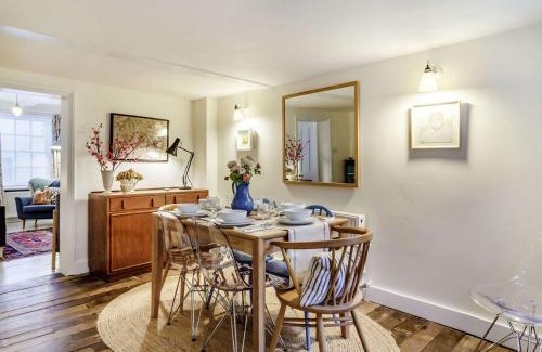 Framlingham Casa | The Yellow Cottage On The Hill