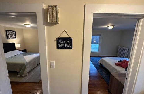 Radford Apartamento | The Yellow Door 3-bedroom downtown near VT&RU