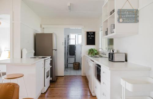 Lake Conjola Casa | The Yellow Door Lakehouse