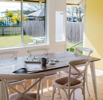 Lake Conjola Casa | The Yellow Door Lakehouse