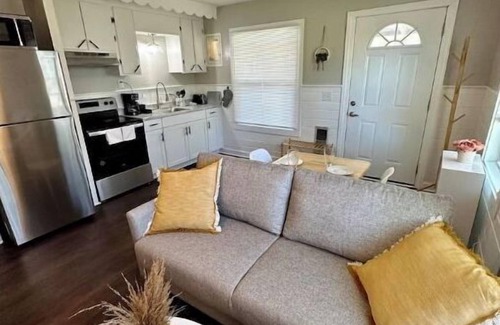 Hendersonville Apartamento | The Yellow Door Cottage