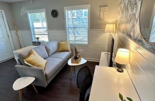 Hendersonville Apartamento | The Yellow Door Cottage