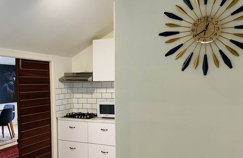 Sydney Cabaña | The Yellow Feather Cottage - Enchanting & Private Romantic Stay!