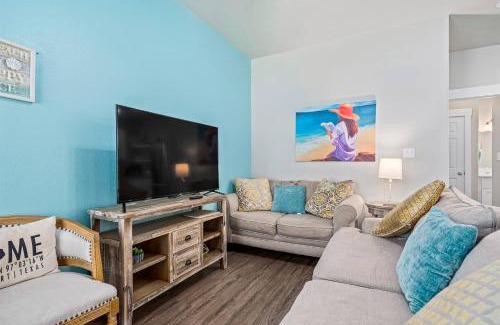 Rockport Casa | The Yellow Getaway - Community Pool