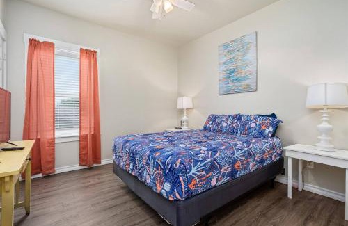 Rockport Casa | The Yellow Getaway - Community Pool