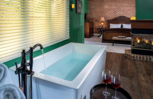 Waynesville Cama Y Desayuno | The Yellow House on Plott Creek