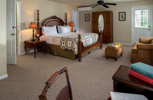 Waynesville Cama Y Desayuno | The Yellow House on Plott Creek