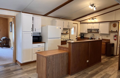 Hayward Cabina | The Yellow House on the Lake. Private Waterfront Cabin in Hayward, WI.