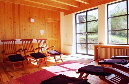 Irmenach Casa | The yellow vacation home