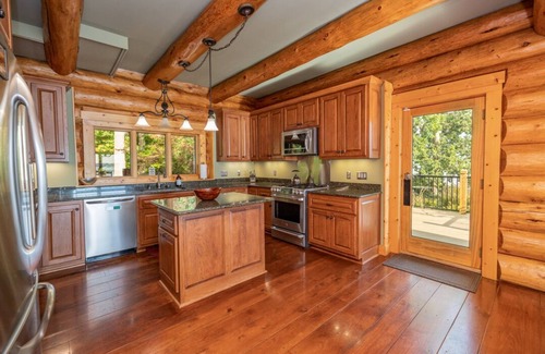 Bracey Casa | The Yellowstone | Elegance Meets Lakefront Luxury
