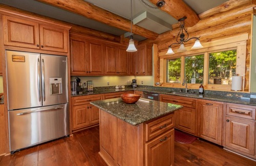 Bracey Casa | The Yellowstone | Elegance Meets Lakefront Luxury