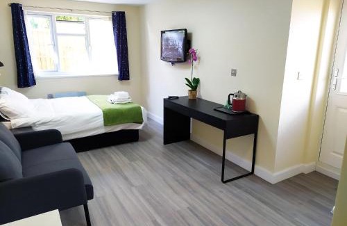 Headington Apartamento | The Yew Studio - Self contained one bed studio flat with parking