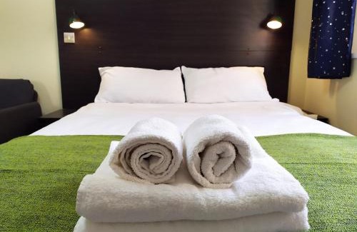 Headington Apartamento | The Yew Studio - Self contained one bed studio flat with parking
