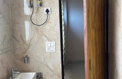 Tapovan Hotel | The Yoga Oasis