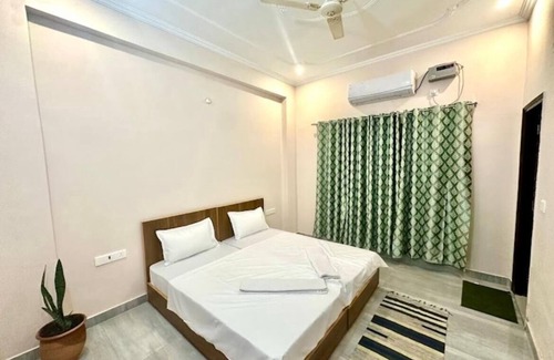 Tapovan Hotel | The Yoga Oasis