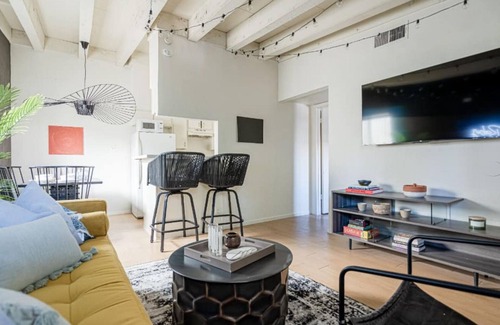 North University Apartamento | The Yonder No Service Fees Kitchen 55 TV