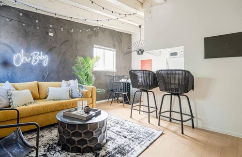 North University Apartamento | The Yonder No Service Fees Kitchen 55 TV