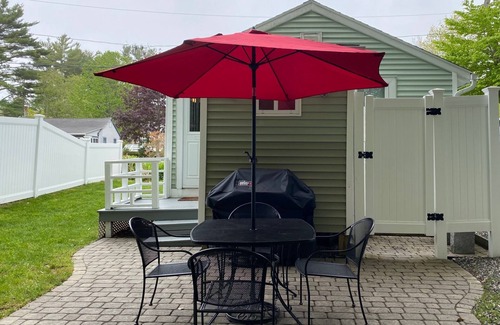 York Beach Cabaña | The York Hut is an updated gem just steps to Long Sands! 7min walk to the beach!