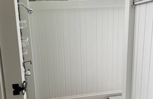 York Beach Cabaña | The York Hut is an updated gem just steps to Long Sands! 7min walk to the beach!