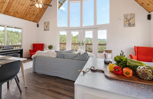 Soulsbyville Casa | The Yosemite Chalet | EV Charger | King Bed | Spa Tub | Home Theater| Large Deck