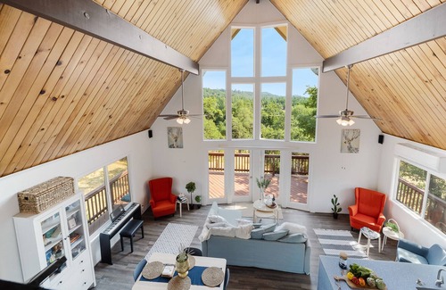 Soulsbyville Casa | The Yosemite Chalet | EV Charger | King Bed | Spa Tub | Home Theater| Large Deck