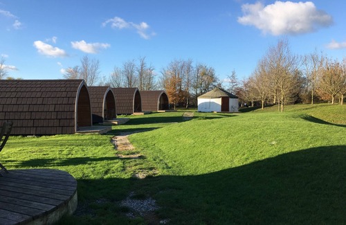 East Huntspill Chalet De Esquí | The Yurt - A modernised yurt with four poster bed and bathroom