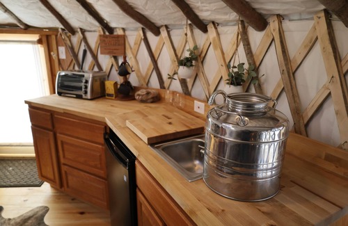 Deerfield Cabina | The Yurt at Echo Hill Farm