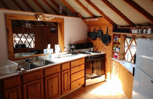 Cedaredge Cabina | El YURTA al excéntrico Ranch