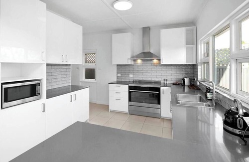 Blair Athol Casa | The Zebra - 4Bdrm, Slps 8, 2 Bathrm, Wi-Fi, Solar