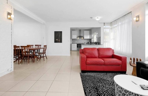 Blair Athol Casa | The Zebra - 4Bdrm, Slps 8, 2 Bathrm, Wi-Fi, Solar