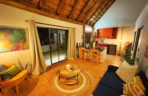 Greater Johannesburg Metropolitan Area Cabaña | The "Zen-Den": Subtle Charm & Luxury in Bryanston