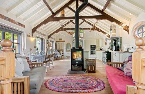 Lower Soudley Cabaña | The Zion Chapel, Cinderford - sleeps 4 guests in 1 bedroom