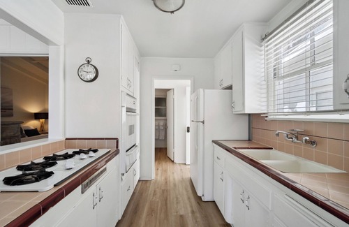 Eastern Malibu Casa | Malibu Carbon Beach Oceanfront Bungalow Diez