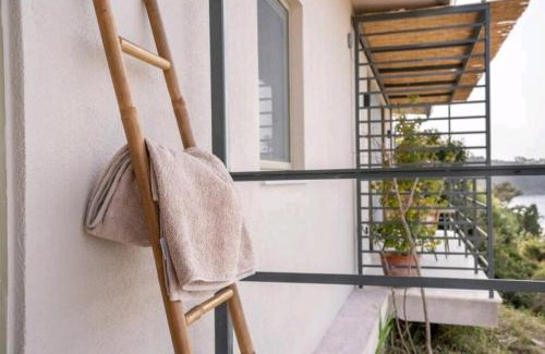 Lourdata Apartamento | Thea Beachfront Suites in Lourdas beach
