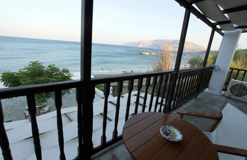 Skiros Casa | "TheaHouse In Skyros"