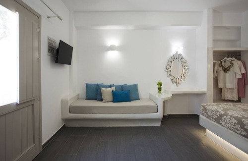 Perissa Hotel | TheArtemis - Perissa Hotel