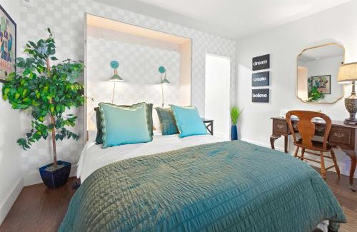 Civil Rights Historic District Apartamento | Theatre Retreat 2 Bedroom Loft - 1 Blk from Theatres