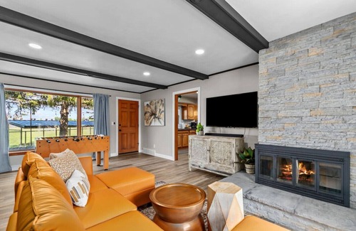 Appleton Casa | Theatre Room|Firepit|Grill|Pets!