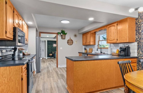 Appleton Casa | Theatre Room|Firepit|Grill|Pets!