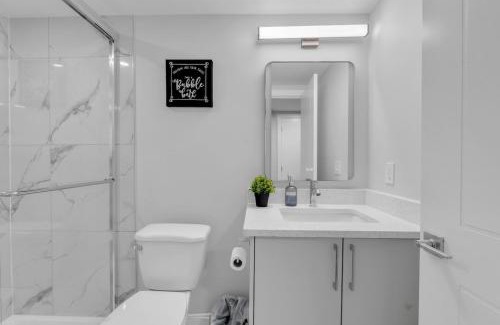 Southeast Calgary Apartamento | TheCozyNest