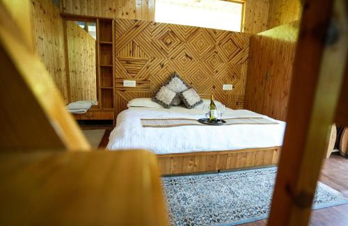 Banjar Apartamento | TheCozynest Duplex Treehouse in the hills