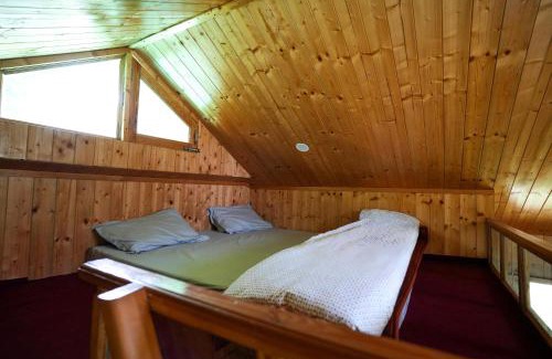Banjar Apartamento | TheCozynest Duplex Treehouse in the hills